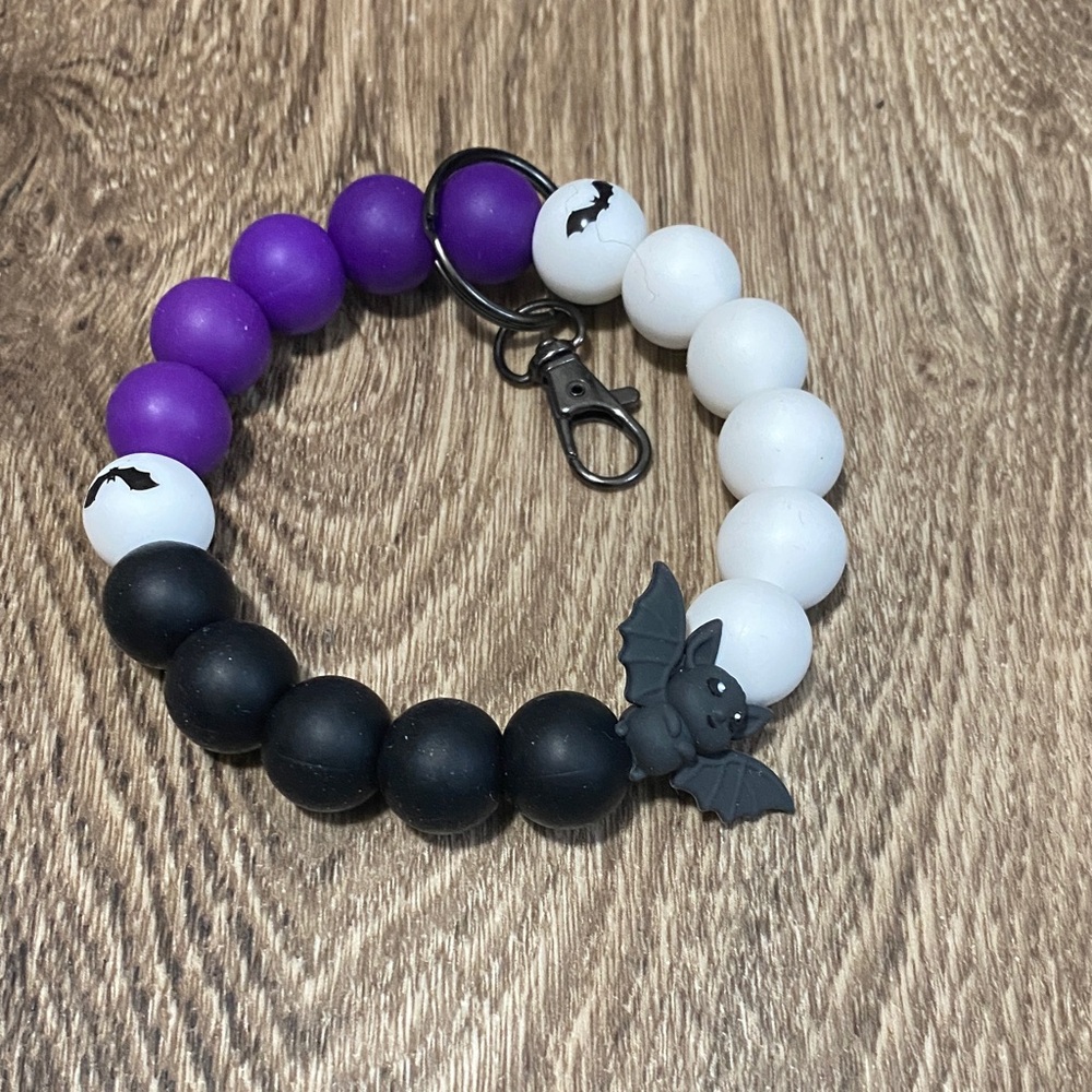 Silicone beaded wristlet